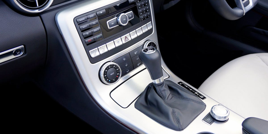 WHY AUTOMATIC DRIVING LESSONS HELP YOU PASS FASTER